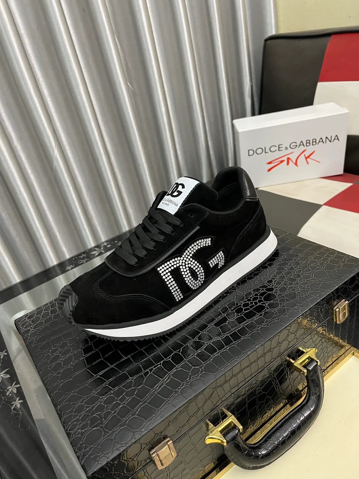 Men's Men's Shoes💰458⌚️⌚️Dolce&Gabbana••DG✔️High-end men's sports•casual shoes. Original goods from top counters. Original imported cowhide, multi-material splicing design ➕Imported cowhide lining, cowhide feet ➕Original TPR elastic outsole.  Size: 36-46